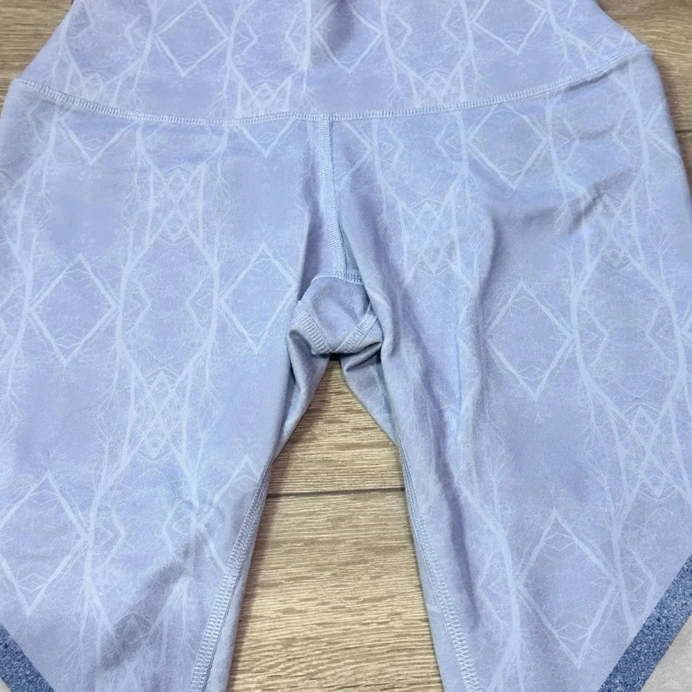 Alo Yoga Airbrush Tree Lace Sky Cropped Leggings 21”